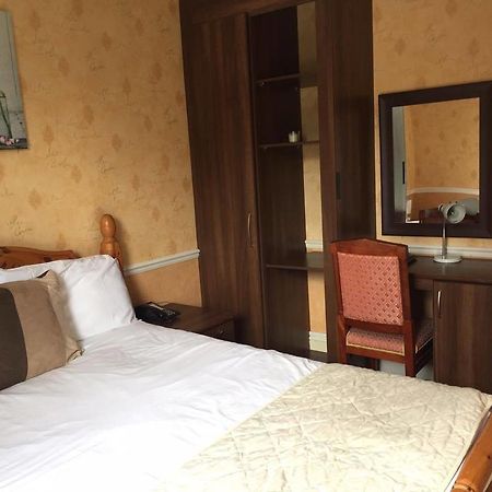The Pines Guest Accommodation Τσίπενχαμ Εξωτερικό φωτογραφία