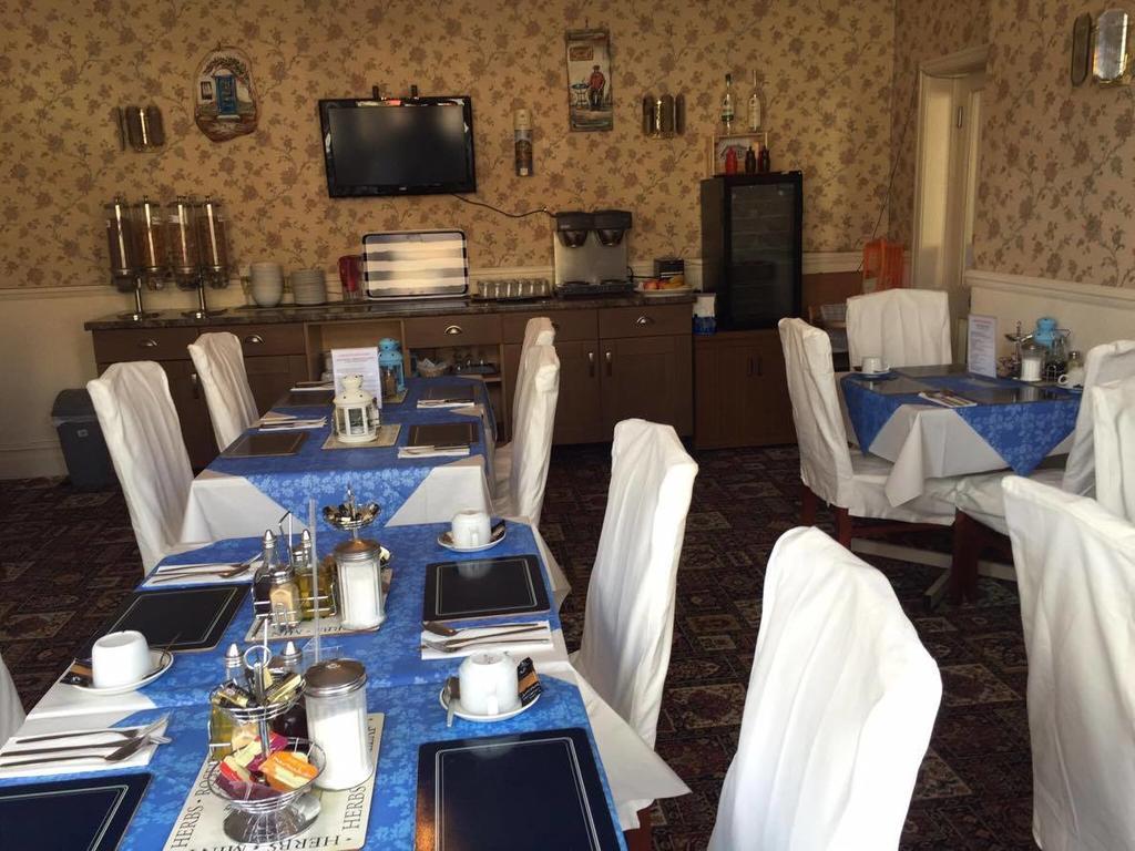 The Pines Guest Accommodation Τσίπενχαμ Εξωτερικό φωτογραφία