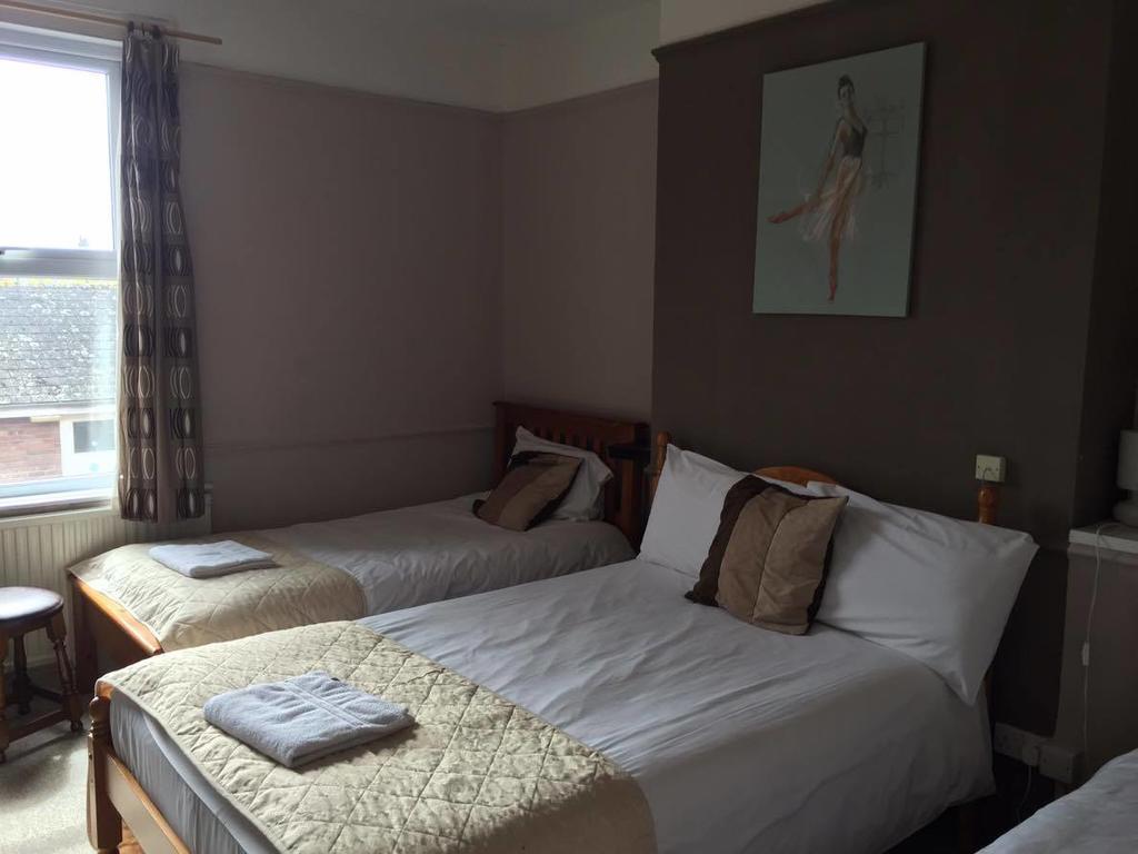 The Pines Guest Accommodation Τσίπενχαμ Εξωτερικό φωτογραφία