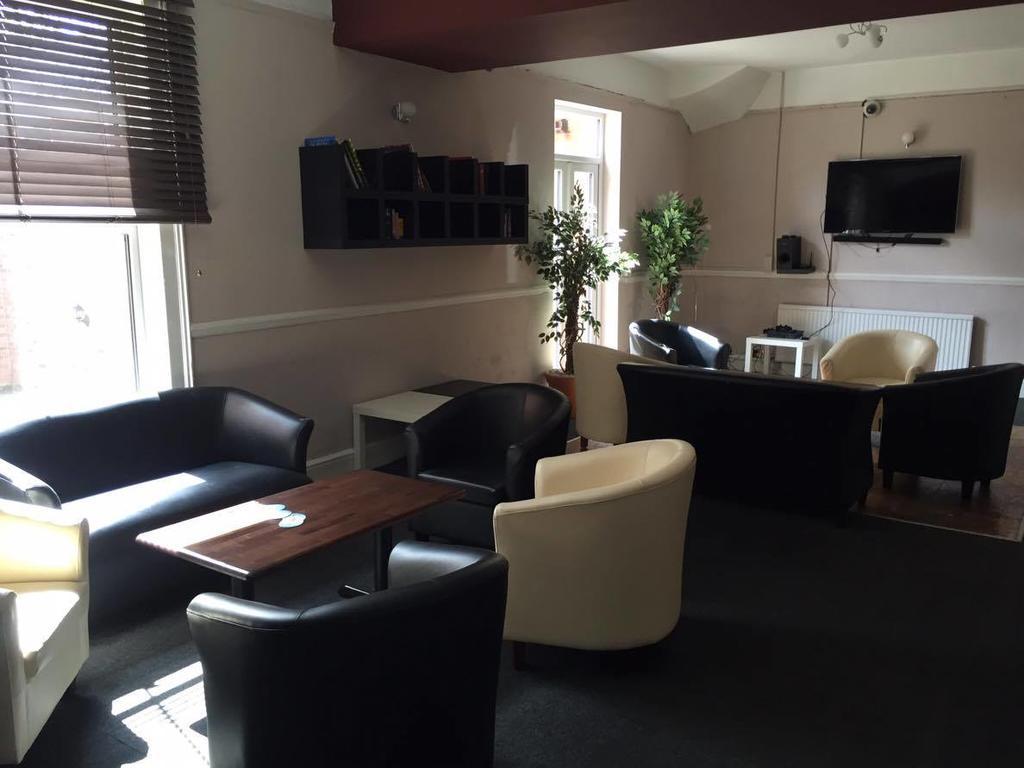 The Pines Guest Accommodation Τσίπενχαμ Εξωτερικό φωτογραφία