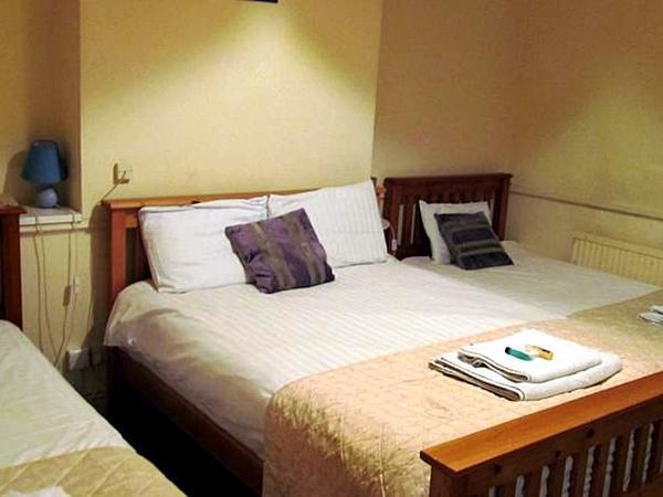The Pines Guest Accommodation Τσίπενχαμ Εξωτερικό φωτογραφία