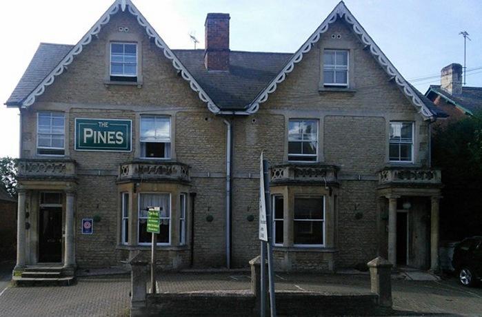 The Pines Guest Accommodation Τσίπενχαμ Εξωτερικό φωτογραφία