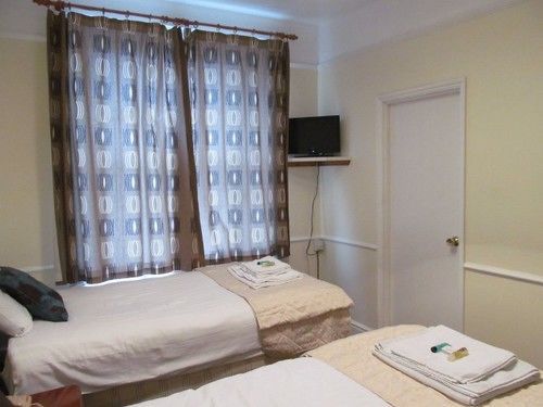 The Pines Guest Accommodation Τσίπενχαμ Εξωτερικό φωτογραφία